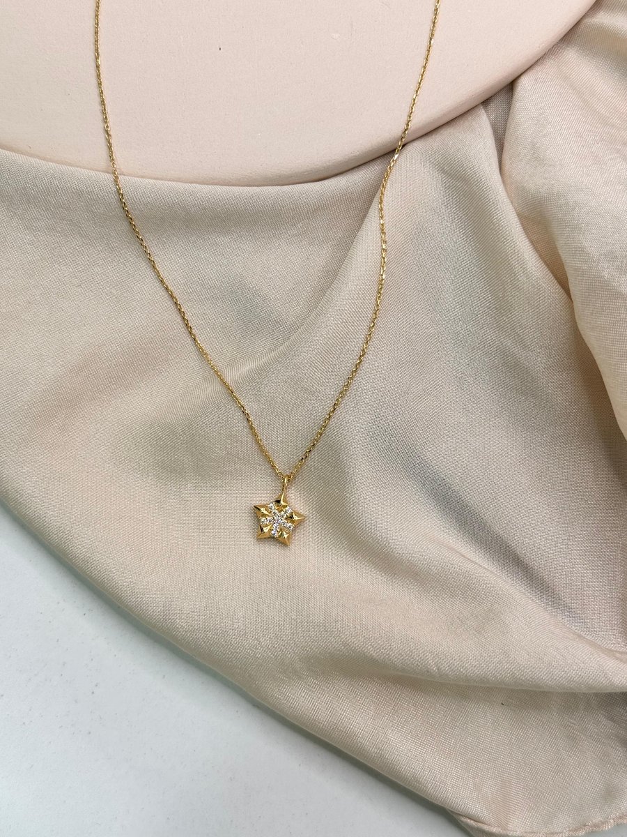 Minimal Taşlı Yıldız Kolye