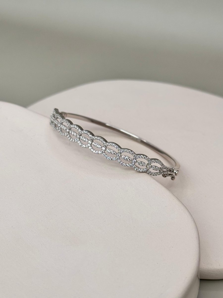 Taşlı Beyaz Altın Kelepçe Bilezik