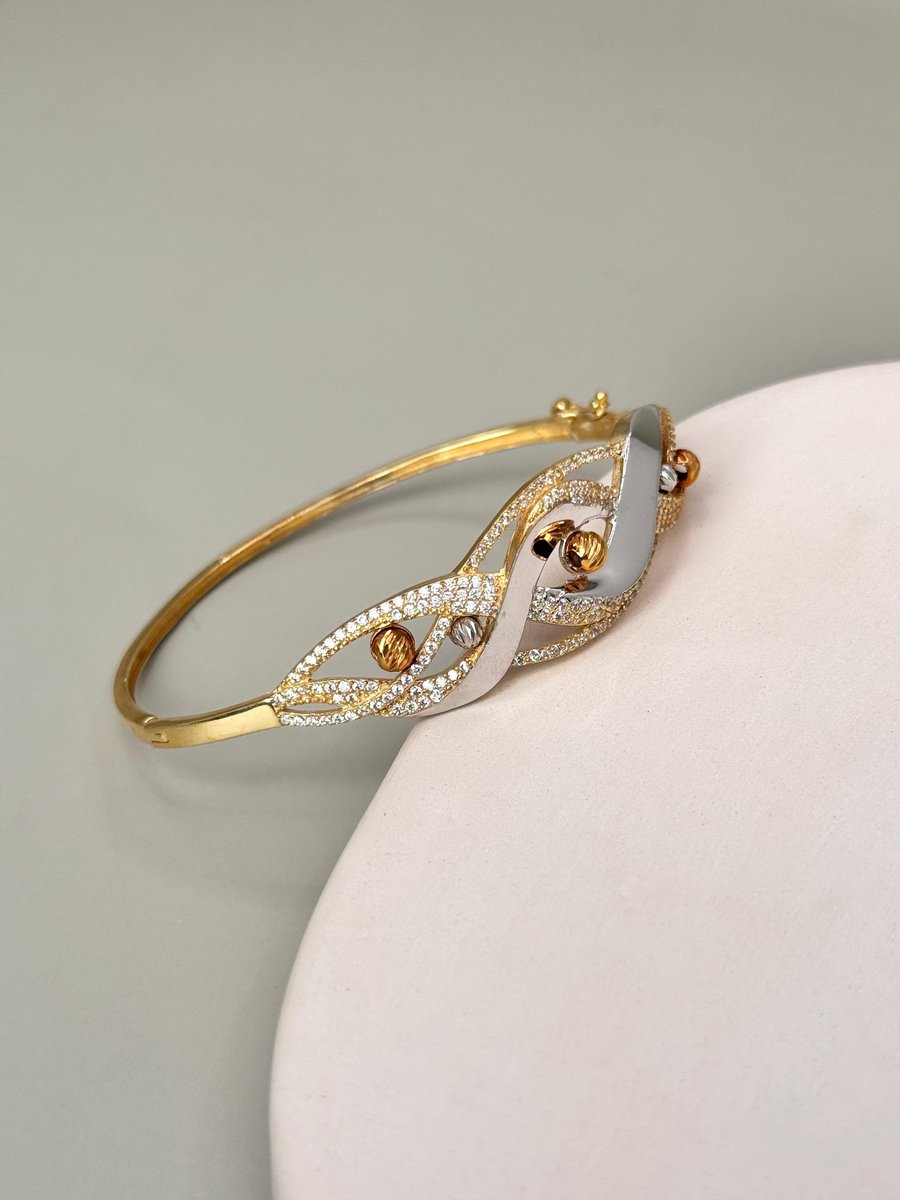 Dalga Formlu Kelepçe