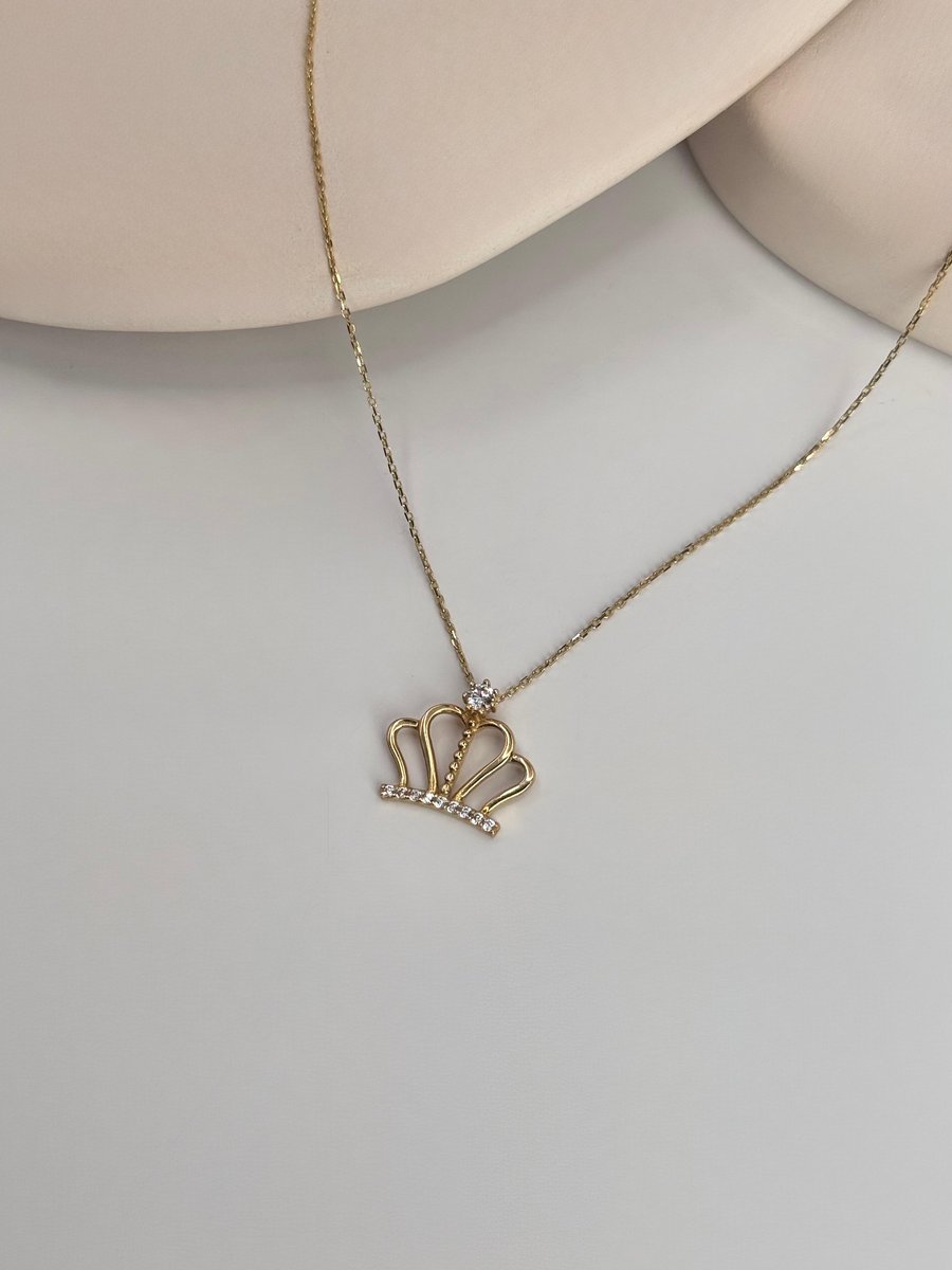 Taş Detaylı Taç Kolye