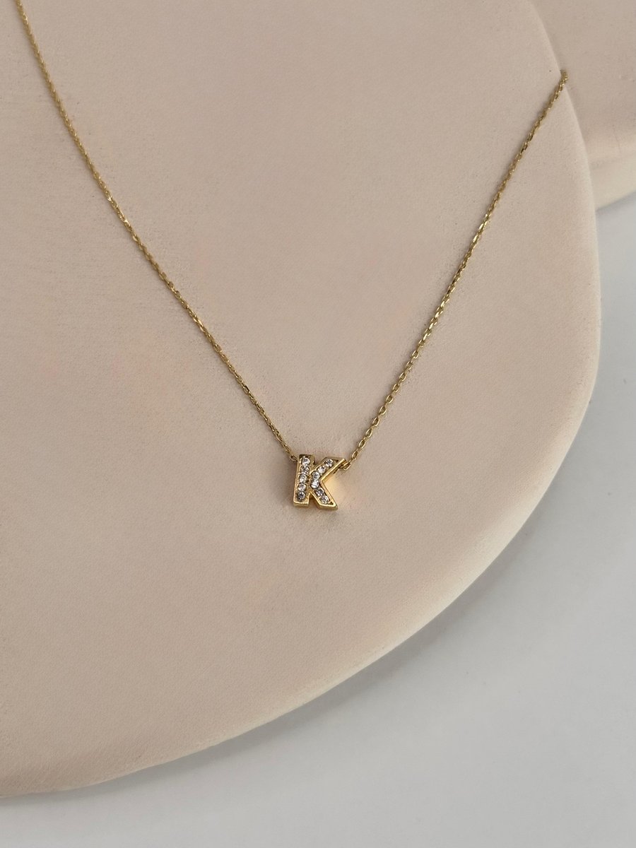 Taşlı K Harf Kolye