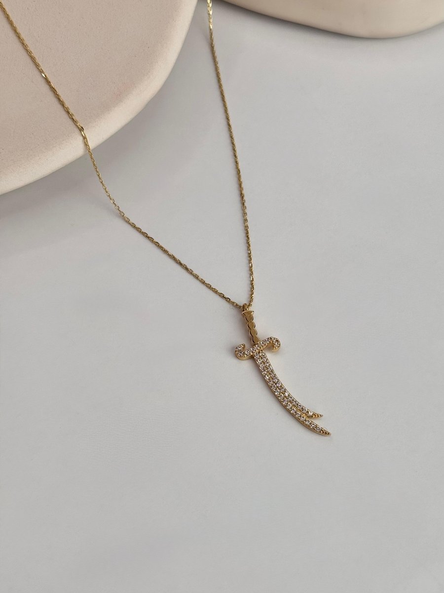 Taşlı Kılıç Kolye