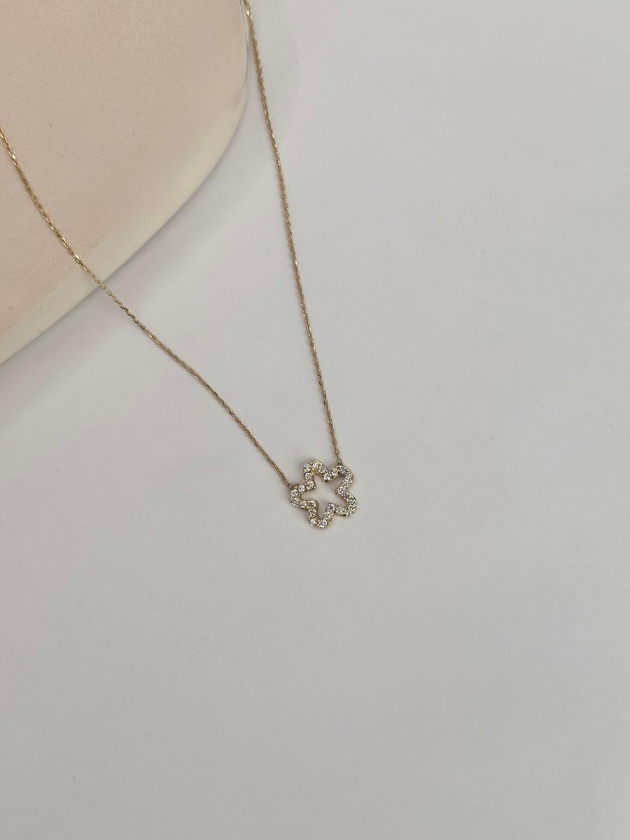 Taşlı Çiçek Figürlü Kolye