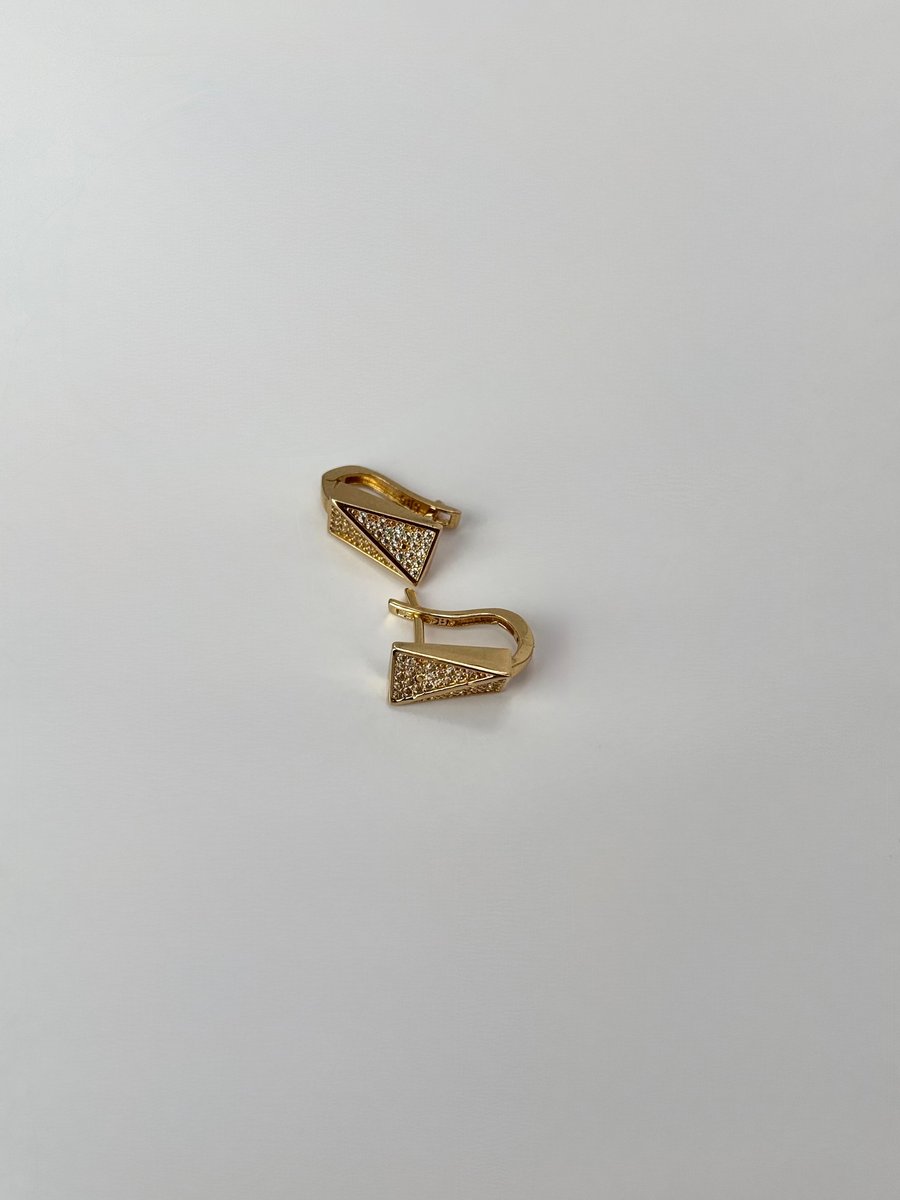 Taşlı Üçgen Detaylı Küpe