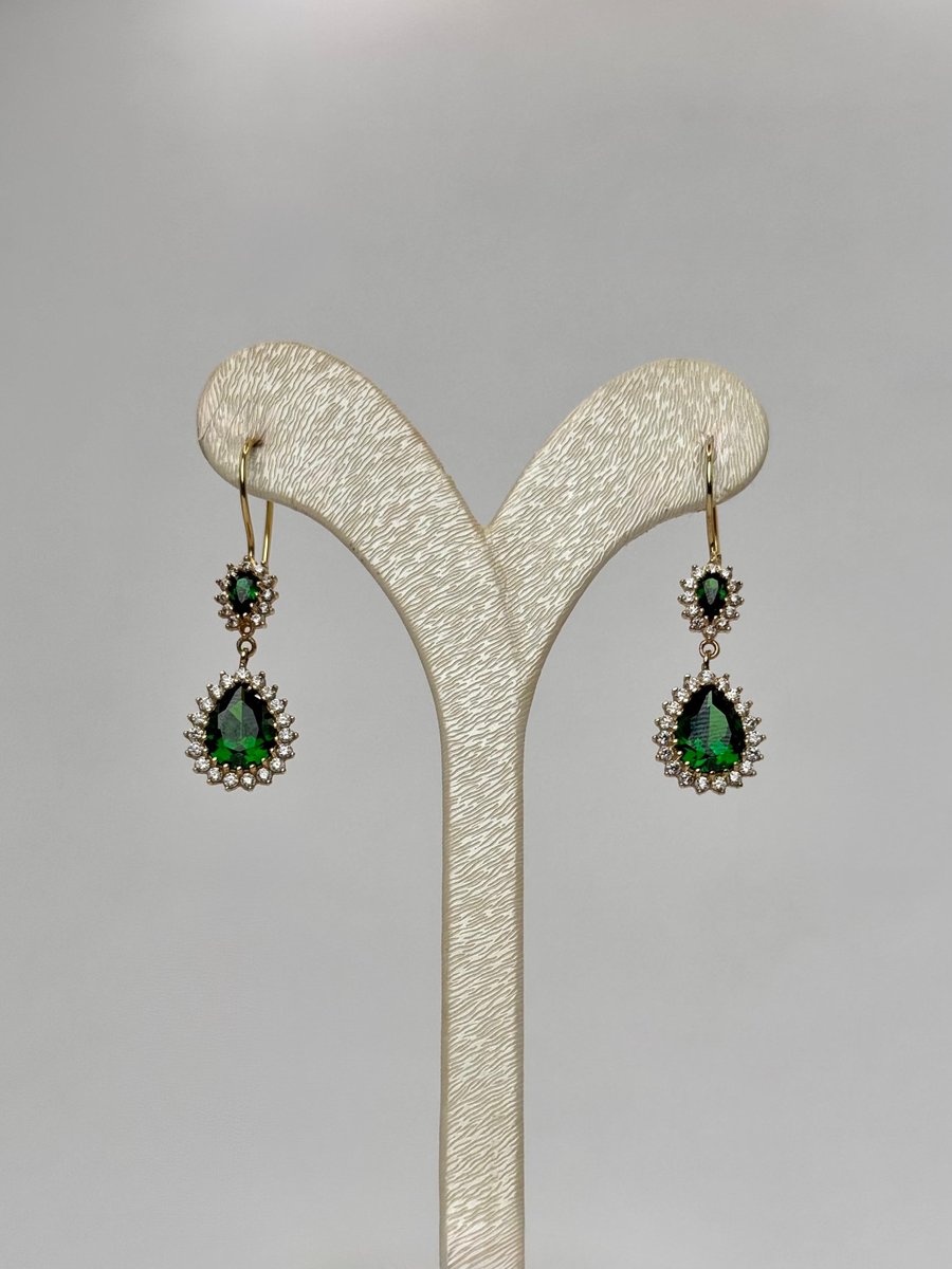 Yeşil Taş Detaylı Küpe